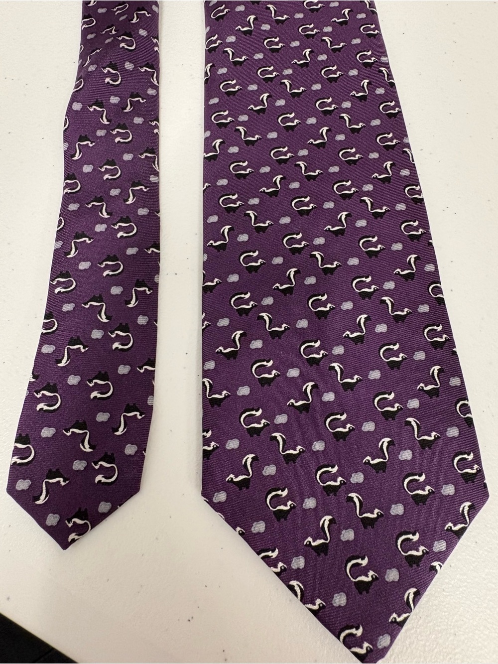Brooks Brothers 100% Silk Tie Purple with BlackWhite Skunk Motif 58"x 3 1/4" New